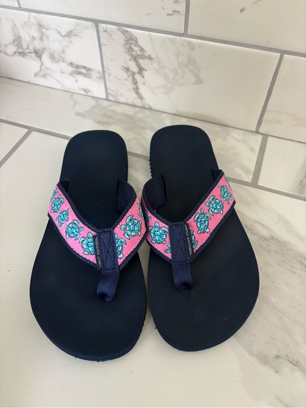 Simply Southern "Snapper" Turtle Flip Flops Size Large (7.5 - 8.5)